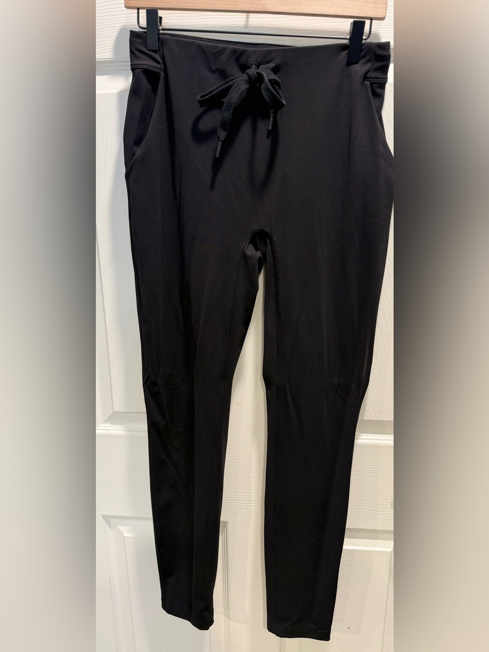 lululemon Black Drawstring Slim Fit Athletic Pants Women’s Size 6 Gummy Logo - Picture 2 of 11